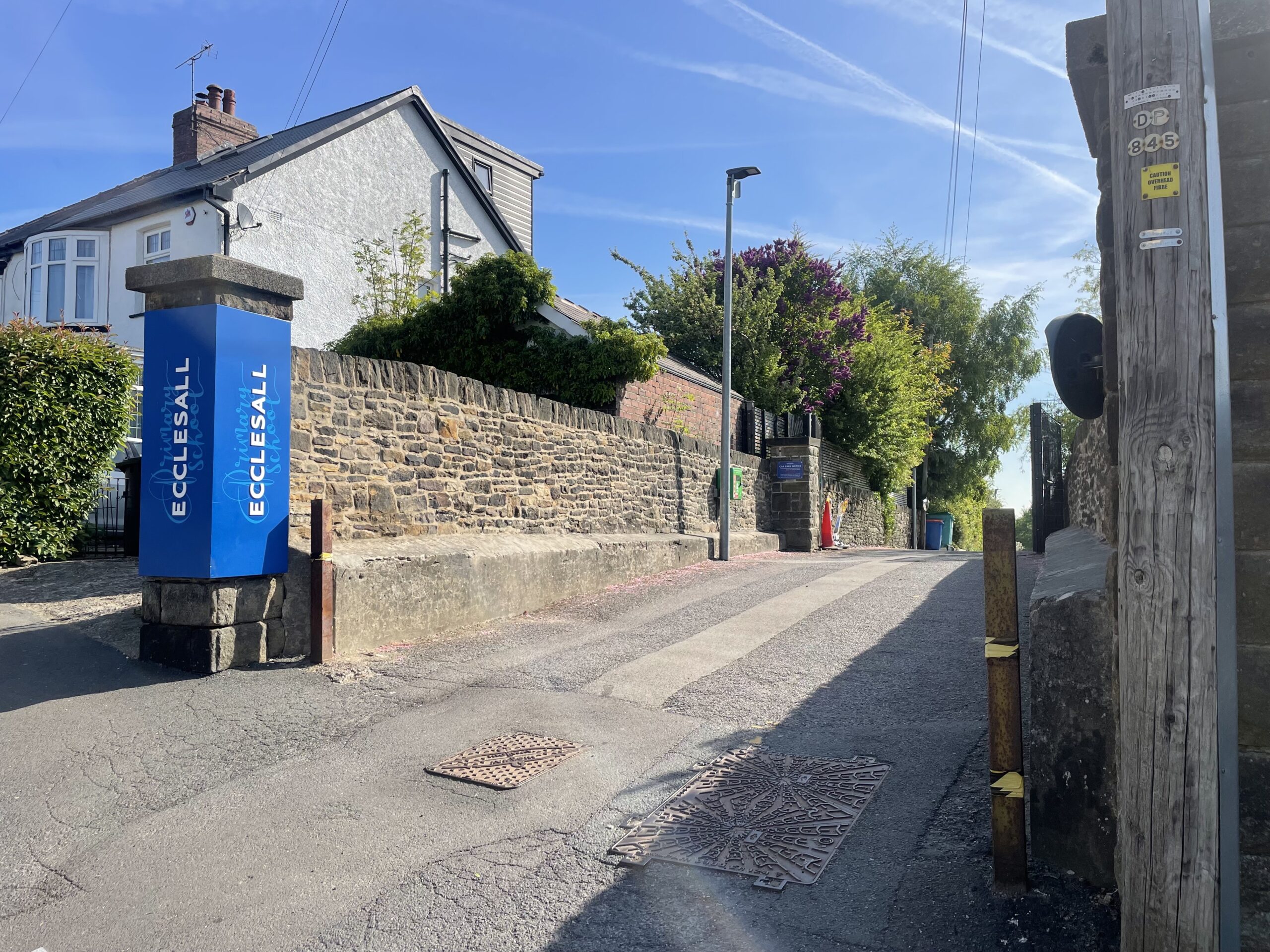 An image showing the entrance of Ecclesall Primary School, with the entrance sign