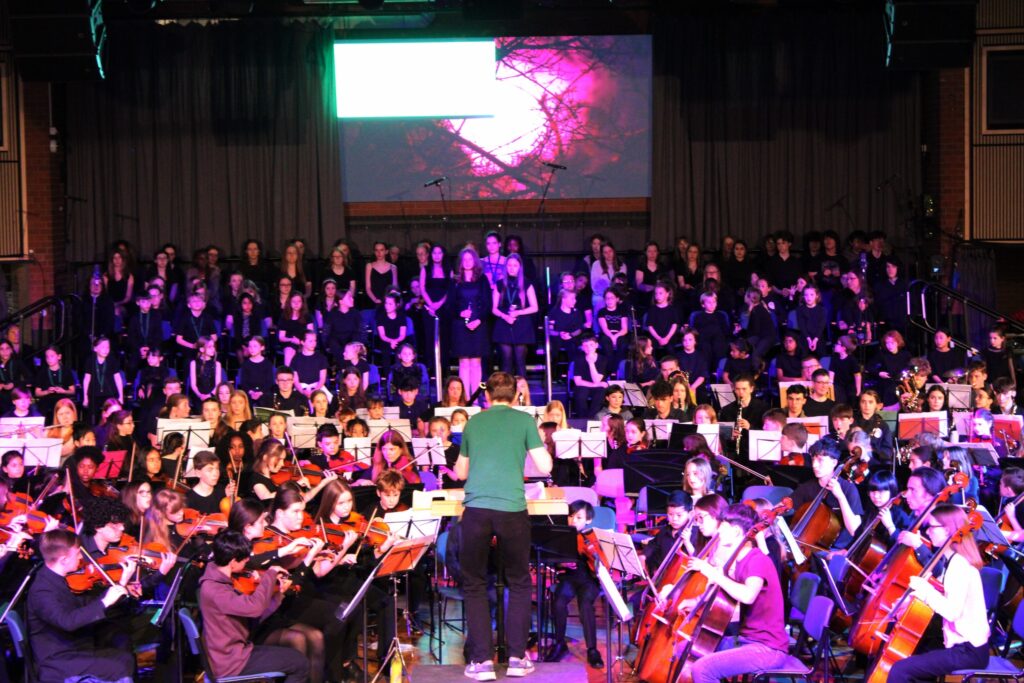 Octagon Stage with over 100 children