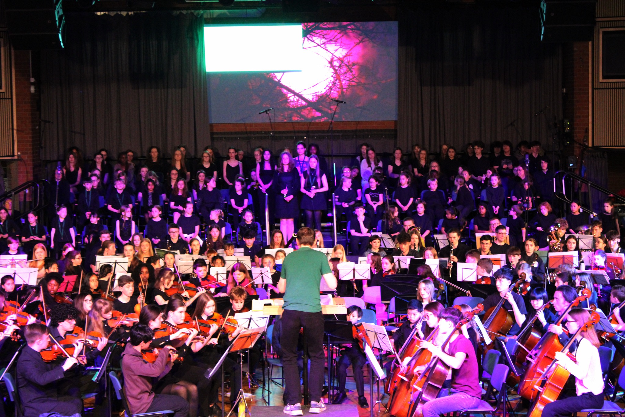 Octagon Stage with over 100 children